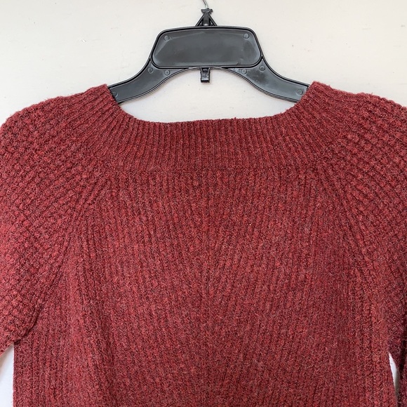 Ann Taylor NWT Fuzzy Raglan Sleeves Ribbed Pull Over Sweater - Picture 5 of 7